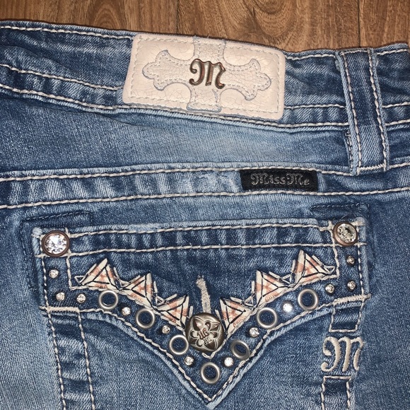 Miss Me Denim - Miss Me Signature Cuffed Capri Distressed | Size 32